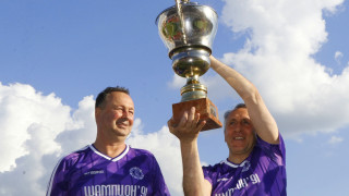 Шампионският отбор на Етър от 1991 г надделя с 6 4