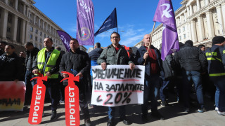 Пожарникари протестират в столицата, недоволни от парите и идеите за реформа