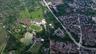 Жителите на област Търговище живеят предимно в сгради които са построени