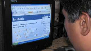 Facebook е заплаха, предупреди МВР шефът