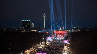 Определенията за прекарване на Нова година извън дома най често са