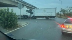 Два камиона се сблъскаха челно в София