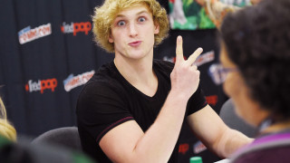 Ето че независимо колко нагазиш лука статусът ти ултра интернет звезда надделява