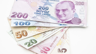 Турската лира с рекорден спад. Търговската война качва безопасните валути