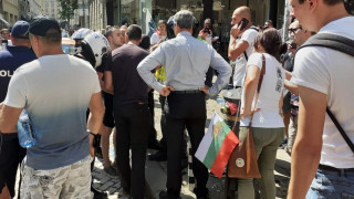 Протест в знак на солидарност с жените в Полша се