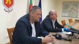 Граждани излязоха на протест пред сградата на Районното управление в