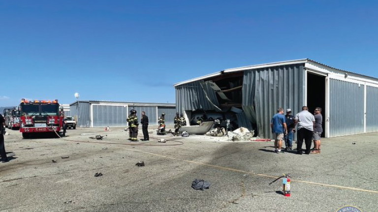 Загинали след сблъсък на 2 малки самолета в Калифорния 