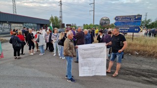 Протест блокира пътя край ТЕЦ "Брикел"