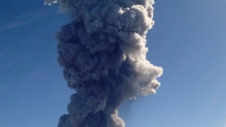 3,5-километров стълб от пепел изхвърли мексиканският вулкан Колима 