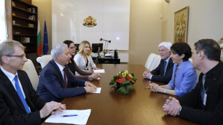 Обмислят създаване на център за биоинформатика в България