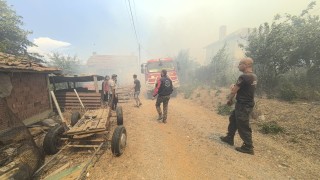 Огънят обхвана ямболското село Воден, евакуация