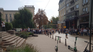 С молитва-протест граждани се "сбогуваха" с руските духовници в София