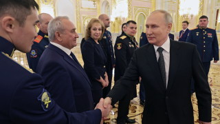 Спонтанната кандидатура на Путин пред войници - знак за продължаване на войната