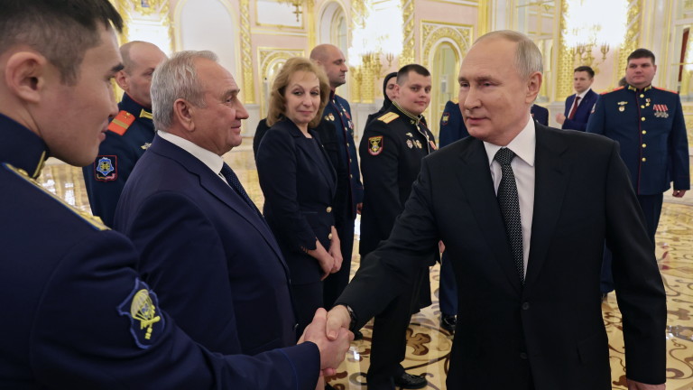 Спонтанната кандидатура на Путин пред войници - знак за продължаване на войната 