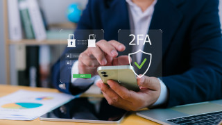 Днес всеки от нас носи в джоба си цялата си