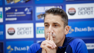 Треньорът на Левски Хулио Веласкес избра заместниците на наказаните Майкон