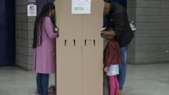 Вероятен балотаж решава президентските избори в Колумбия 