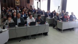 Сливен изгони каруците и забрани бурките