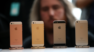 Apple се готви за най-лошото си тримесечие заради iPhone   