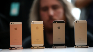 Apple се готви за най-лошото си тримесечие заради iPhone