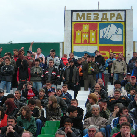 Локо (Мз) замина с 24 футболисти за Албена