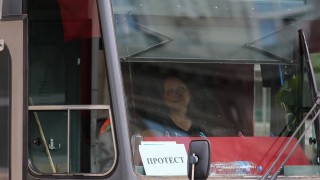 Символичен протест беше обявен от работещите в градския транспорт във