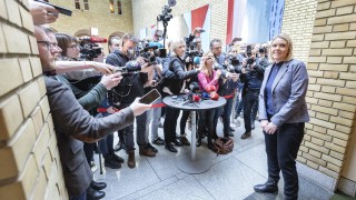 Правосъдният министър на Норвегия подаде оставка и предотврати падане на кабинета