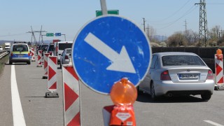Ефектът от КПП-тата е нулев, убеден кметът на Буковлък