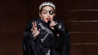 Защо фен заплаши Мадона със съд