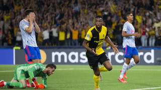 Глупав червен картон спомогна за неочаквана загуба на Юнайтед в Швейцария