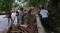 В помощ на наводнените села в Карлово са наети 100 безработни