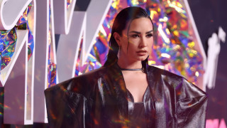 След като години наред се бори със зависимостите си Деми