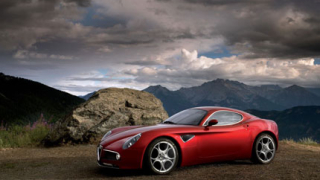 Alfa Romeo 8C Competizione с приза „Дизайн на годината”