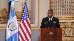 Висш военен се оттегля след скандал с Пентагона
