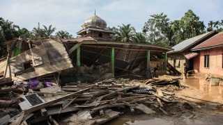 Най малко 14 души са загинали след като са били отнесени