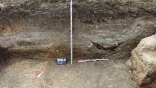 Археолози от двата музея са разкрили основите на стена ограждаща