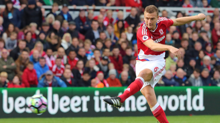 Ливърпул и Челси предлагат по 25 млн. паунда за защитник