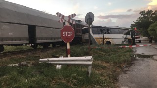 Да се монтират антипаркинг системи на жп прелезите за да