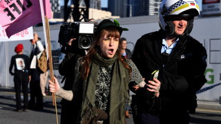 Австралийската полиция арестува и повдигна обвинение на най малко 72 души