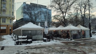 Заведението пред Народния театър е напълно незаконно и не плаща