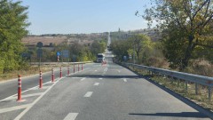 Разделителни колчета повишават безопасността по пътя Асеновград – Кърджали