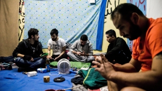 Унгария планира да задържа мигранти, докато им се разглеждат молбите за убежище