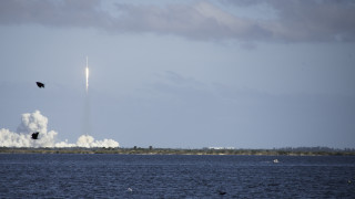 В САЩ се състоя първото търговско изстрелване на ракетата Falcon Heavy 