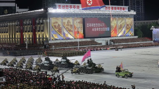 Bloomberg: Путин иска оръжия от Ким, за да спечели време във войната