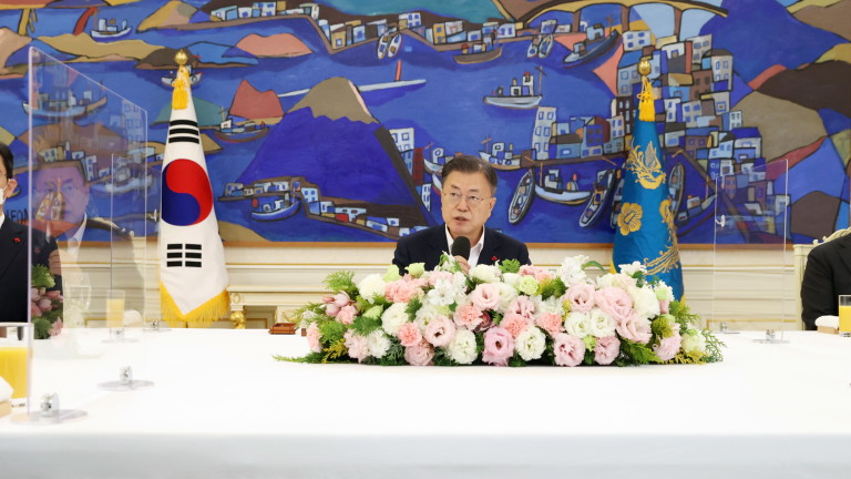 Южнокорейският президент Мун Дже-ин обеща да използва последните си месеци