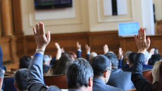 Затягаме въздушния контрол срещу терористи