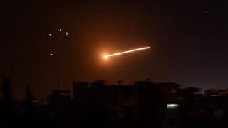 Израел нанесе въздушни удари в Дамаск