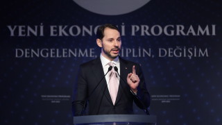 Рекордният спад на турската лира през август е в резултат