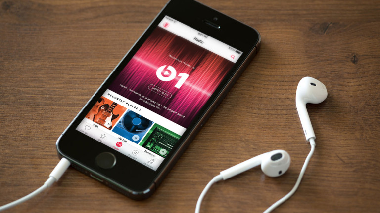 Компанията Apple планира да закрие музикалния си магазин iTunes в