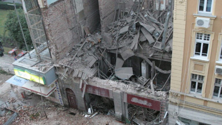 2 момичета убити от рухнала сграда в центъра на София - News.bg